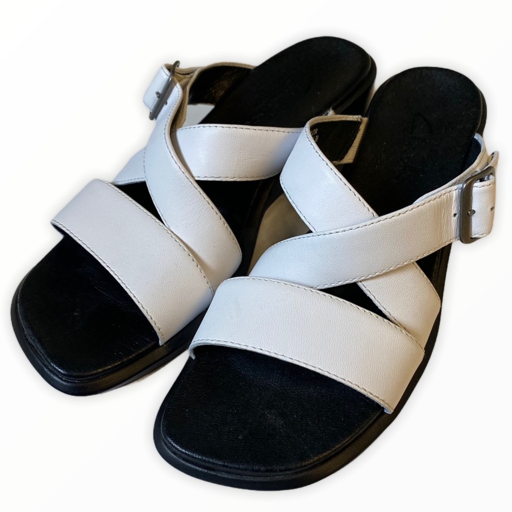 Clark’s Slip On Straply Heeled Sandals sSize 7.5M